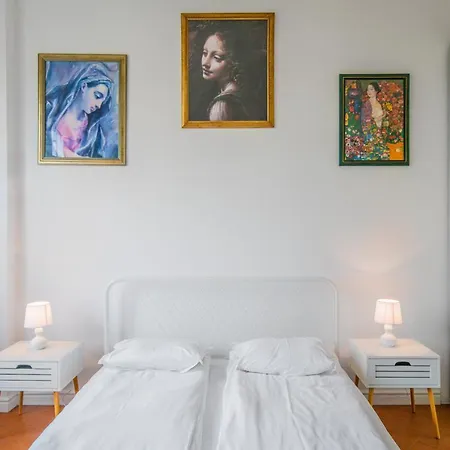 Appartamento Majestic 1bd Near Nevsky Cathedral With Balcony