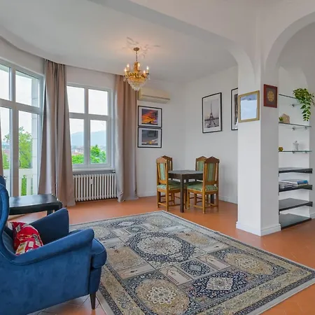 Appartamento Majestic 1bd Near Nevsky Cathedral With Balcony *