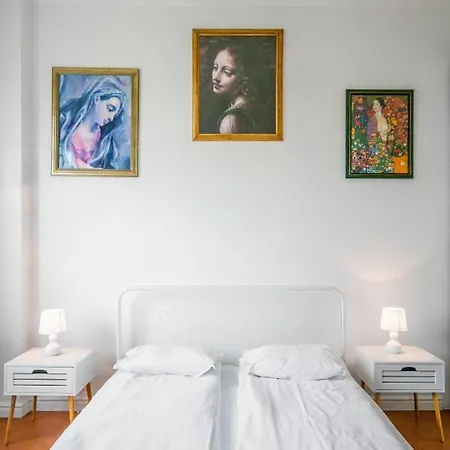 Appartamento Majestic 1bd Near Nevsky Cathedral With Balcony