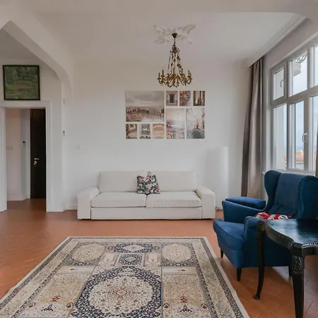 Majestic 1bd Near Nevsky Cathedral With Balcony